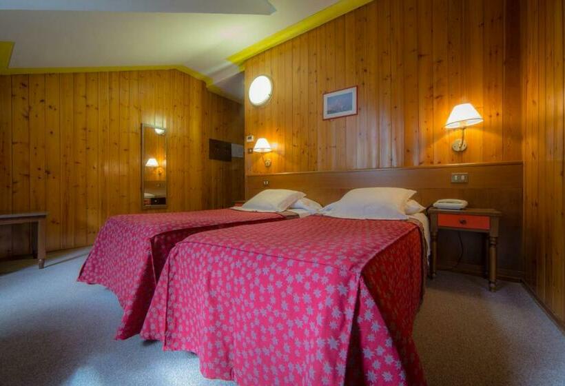 חדר סטנדרט לשלושה, Beau Sejour Presaintdidier