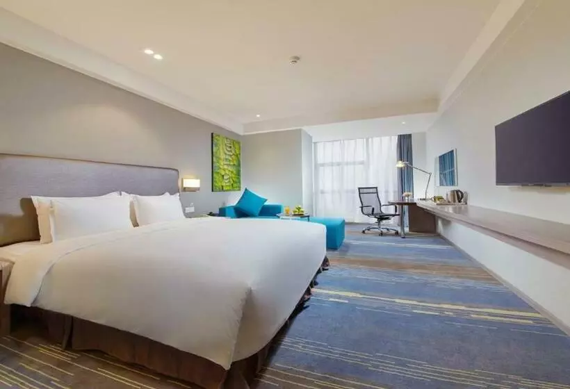 キングサイズベッドのスタンダードルーム, Holiday Inn Express Panjin Downtown, An Ihg