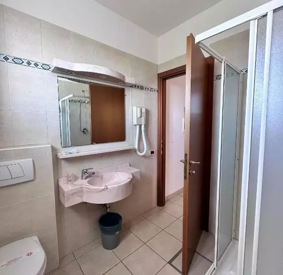 اتاق استاندارد با بالکن, Holiday