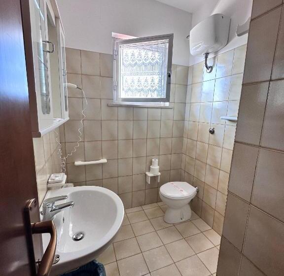 标准三人间, Holiday