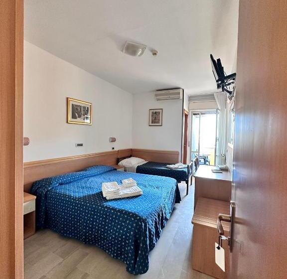 标准三人间, Holiday