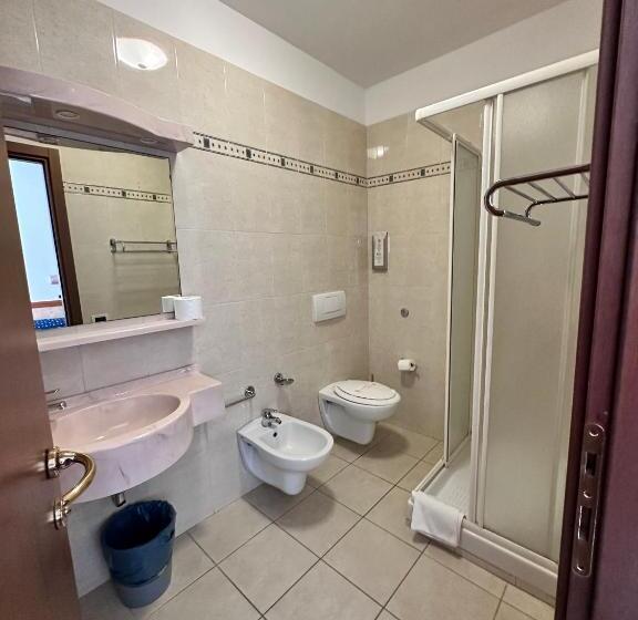 四人标准间, Holiday