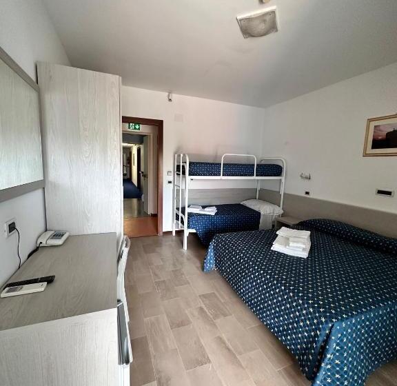 四人标准间, Holiday