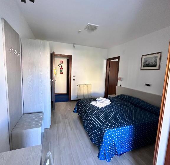 高级家庭房间, Holiday