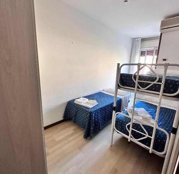 高级家庭房间, Holiday