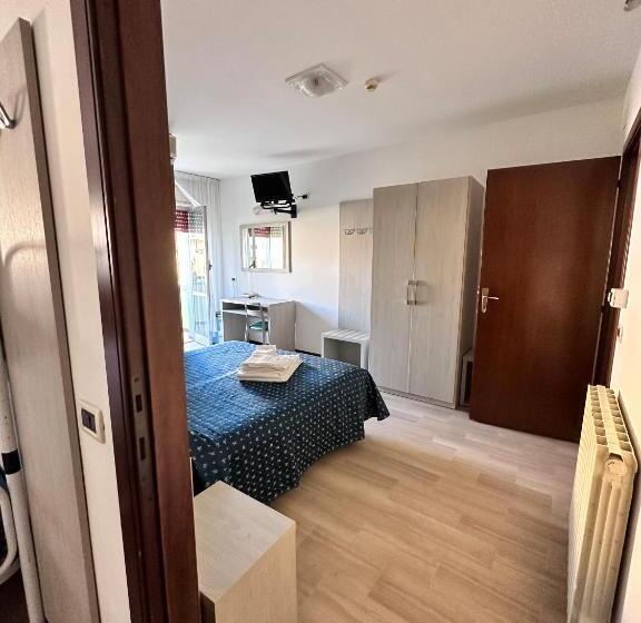 高级家庭房间, Holiday