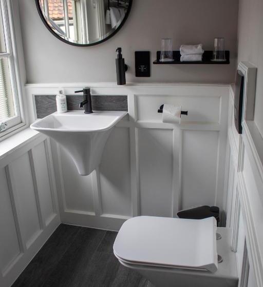 Номер Deluxe, J.d.young