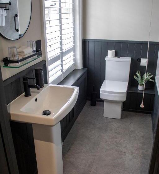 Номер Deluxe, J.d.young