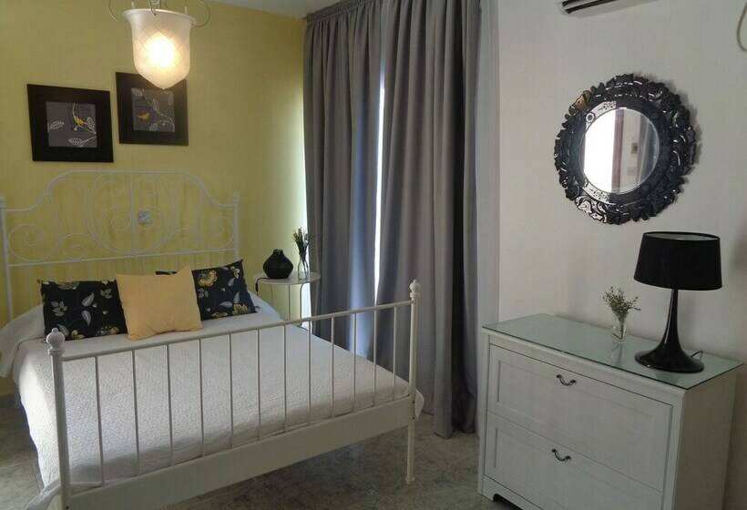 إستوديو قياسى, Irene's Apartments