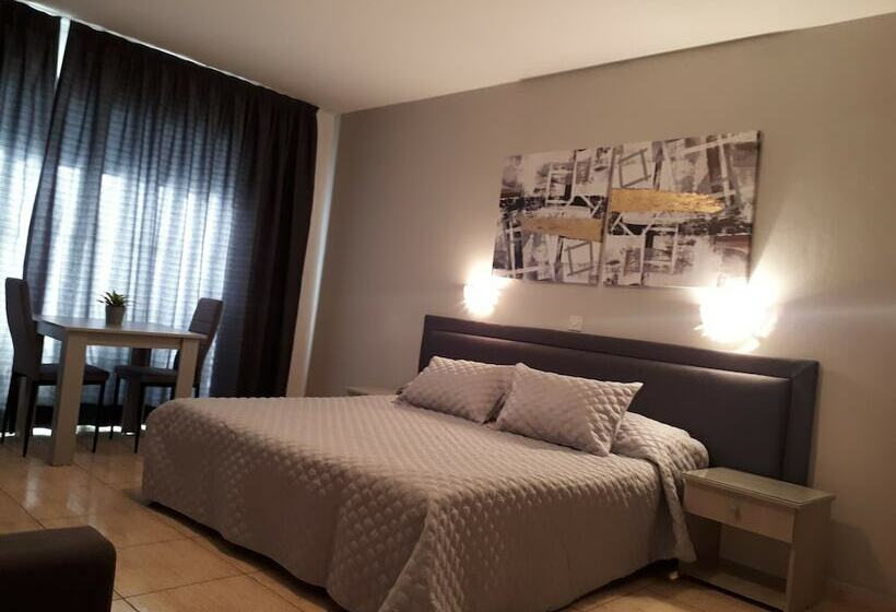 إستوديو سوبيريور, Irene's Apartments