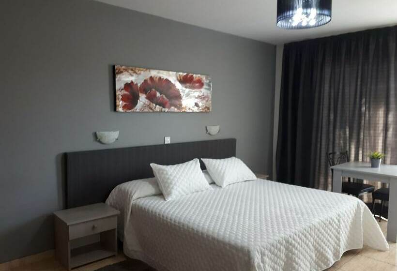 إستوديو سوبيريور, Irene's Apartments