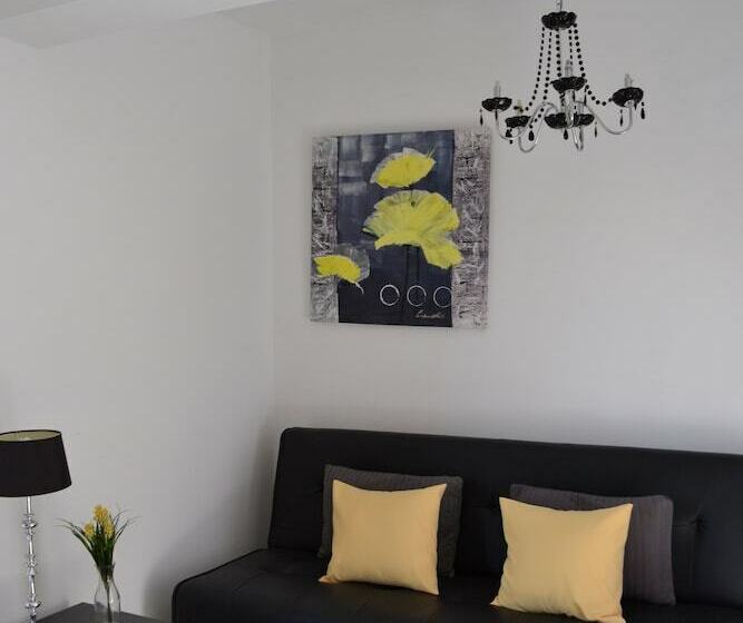 إستوديو قياسى, Irene's Apartments