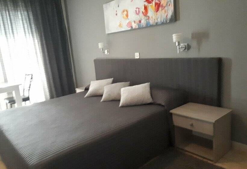 إستوديو سوبيريور, Irene's Apartments