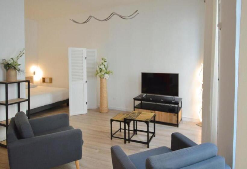סטודיו סופריור, Les Appartements Du Vieux Port