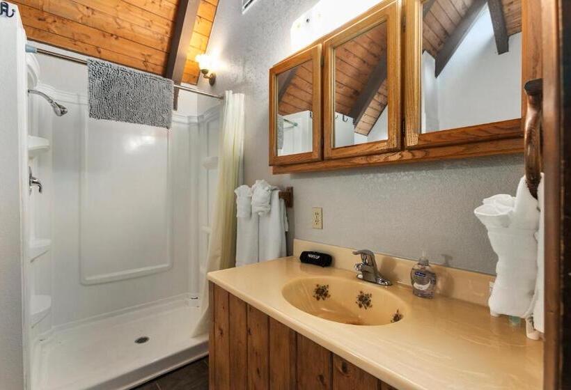 جناح عائلي, Robin Hood Village Resort