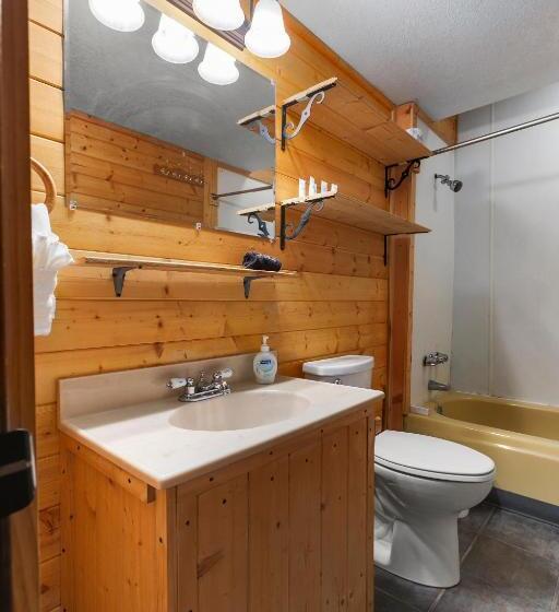 جناح عائلي, Robin Hood Village Resort