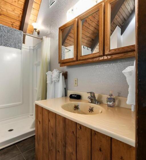 جناح عائلي, Robin Hood Village Resort