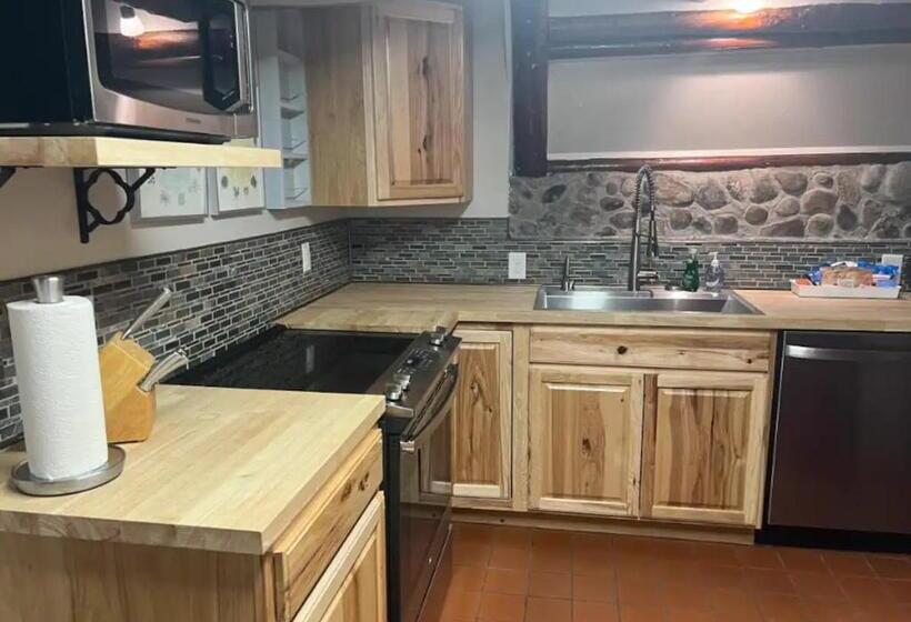 جناح رئاسى, Robin Hood Village Resort