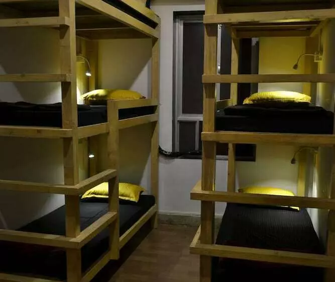 تختخواب در اتاق مشترک, Bombay Backpackers