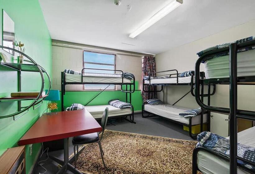 Cama em Quarto Compartilhado, Point Break Backpackers