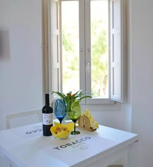 استودیوی لوکس, Tobacco Suite