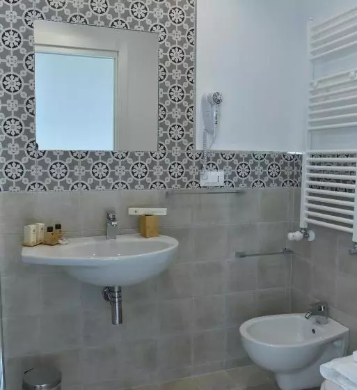 اتاق لوکس با بالکن, Tobacco Suite