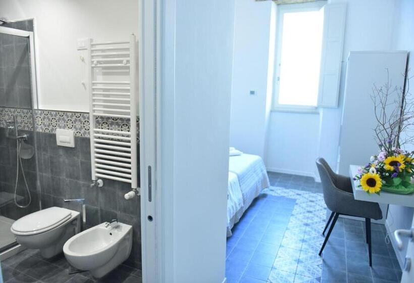 شقة غرفة واحدة مطلة على حمام السباحة, Tobacco Suite