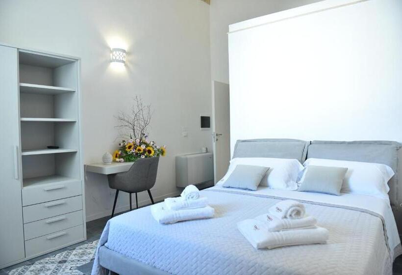 شقة غرفة واحدة مطلة على حمام السباحة, Tobacco Suite