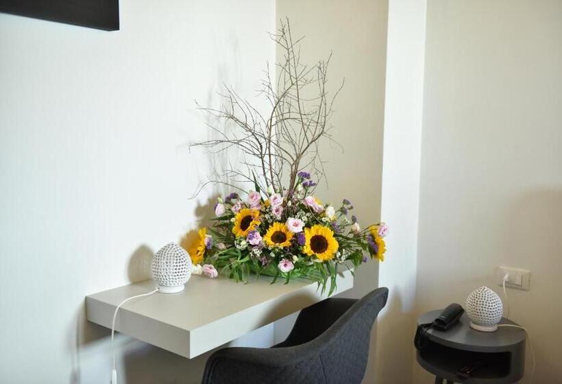 شقة غرفة واحدة مطلة على حمام السباحة, Tobacco Suite