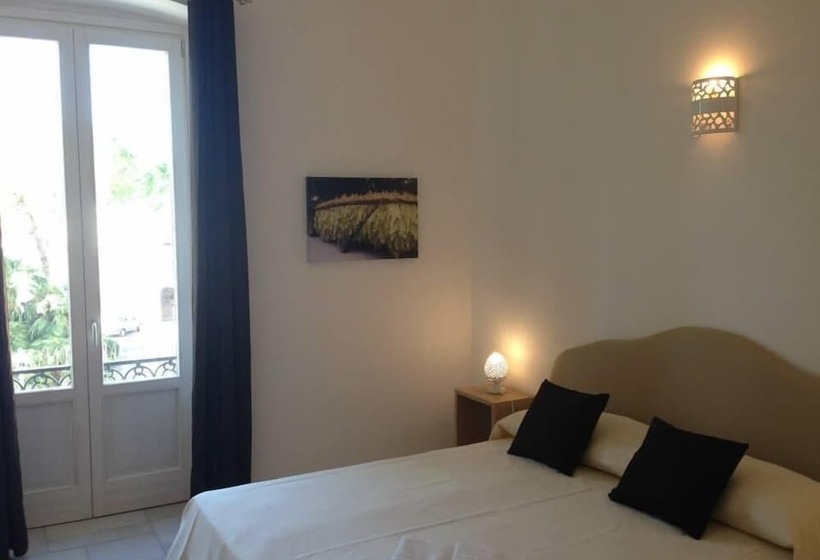 غرفة ديلوكس, Tobacco Suite