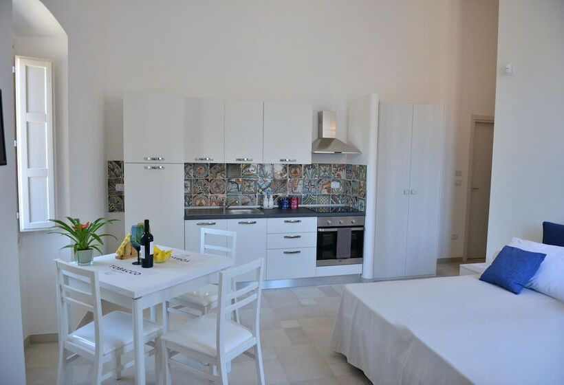 إستوديو ديلوكس, Tobacco Suite