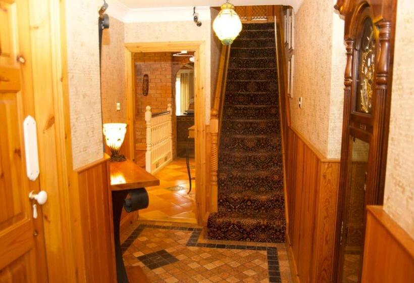 דירת חדר, Copper Kettle B&b