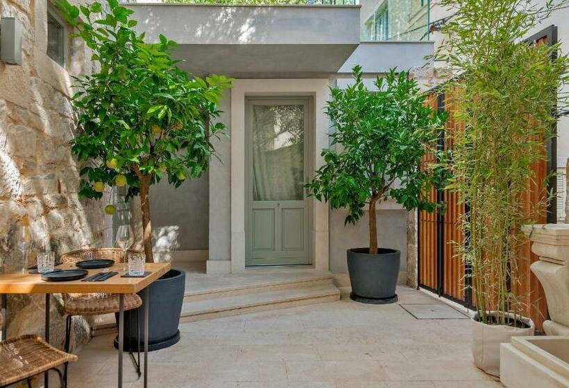 Standard Room with Balcony, Heritage Hotel 19