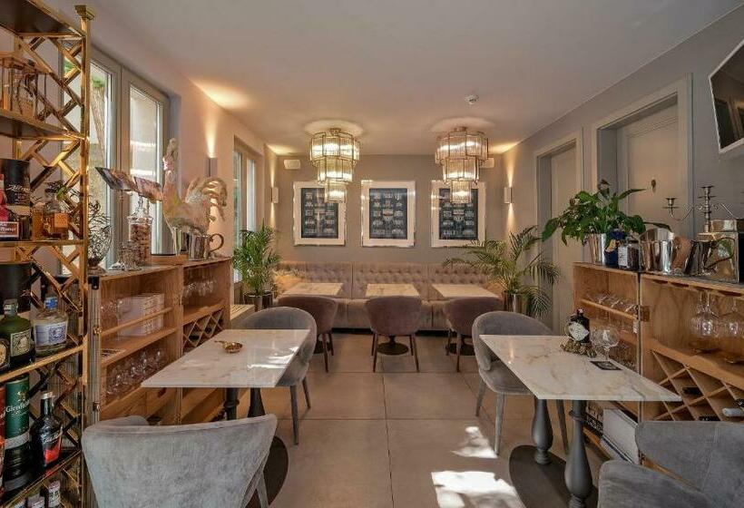 Standard Room with Balcony, Heritage Hotel 19