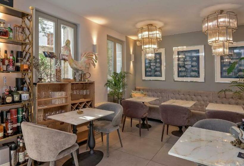 Standard Room with Balcony, Heritage Hotel 19