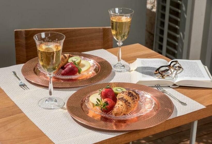 Standard Room with Balcony, Heritage Hotel 19