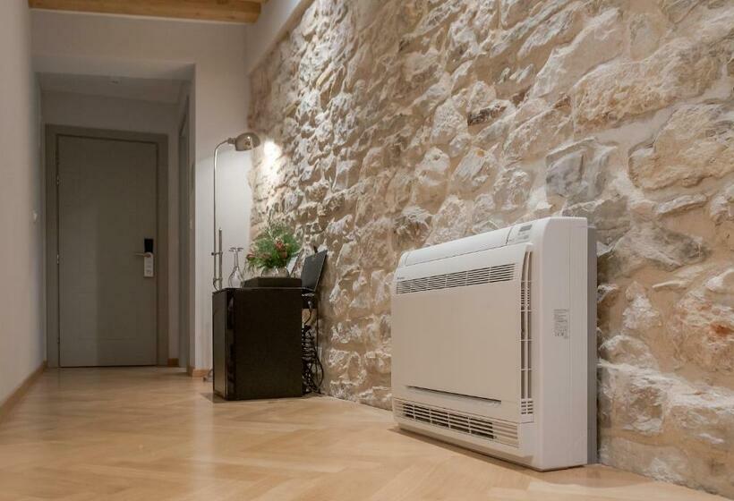 Standard Room with Balcony, Heritage Hotel 19