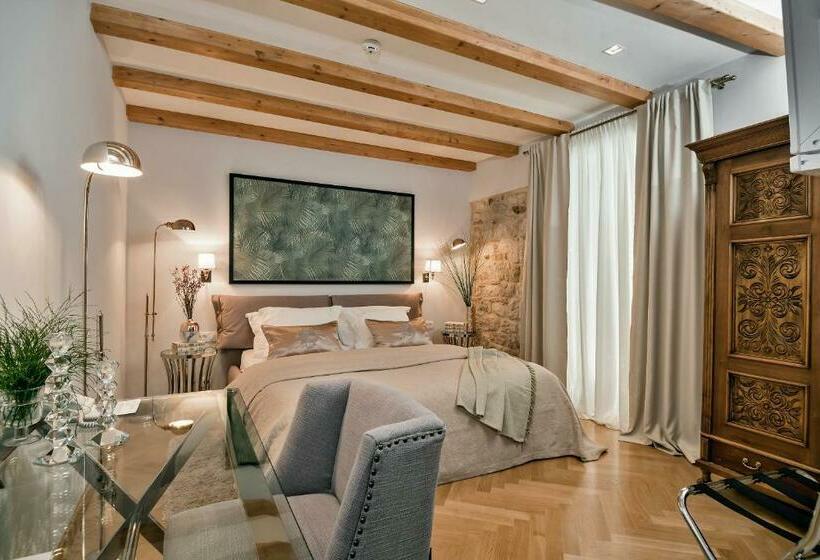 Standard Room with Balcony, Heritage Hotel 19