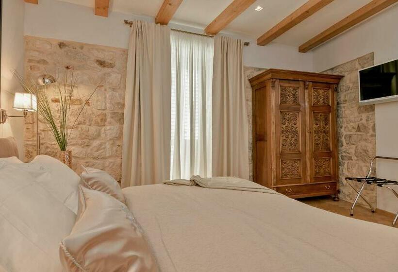 Standard Room with Balcony, Heritage Hotel 19