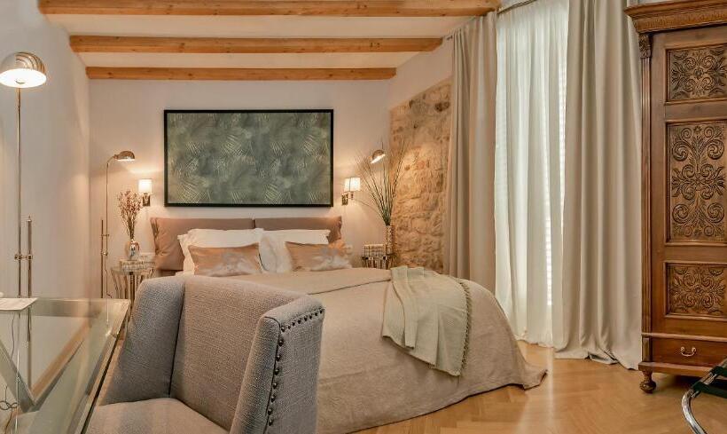 Standard Room with Balcony, Heritage Hotel 19