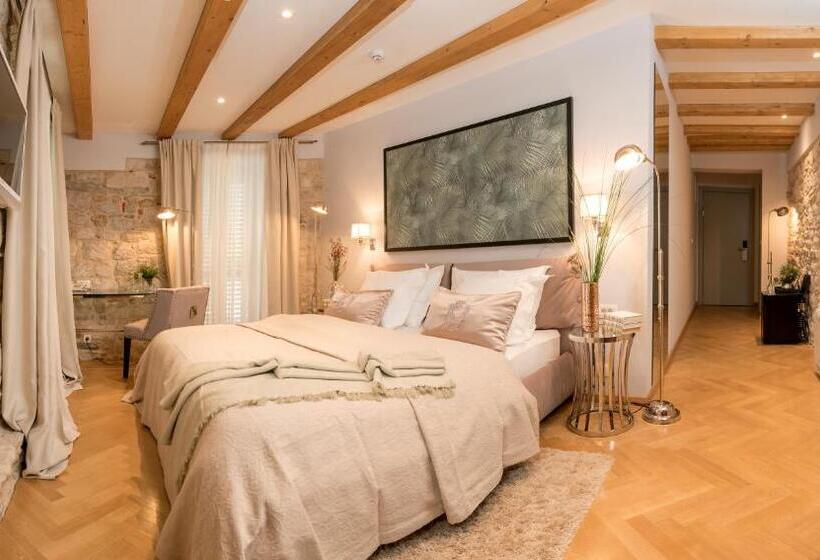 Standard Room with Balcony, Heritage Hotel 19