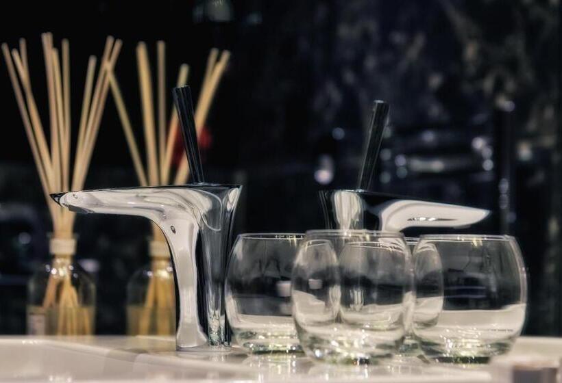 Standard Room, Heritage Hotel 19