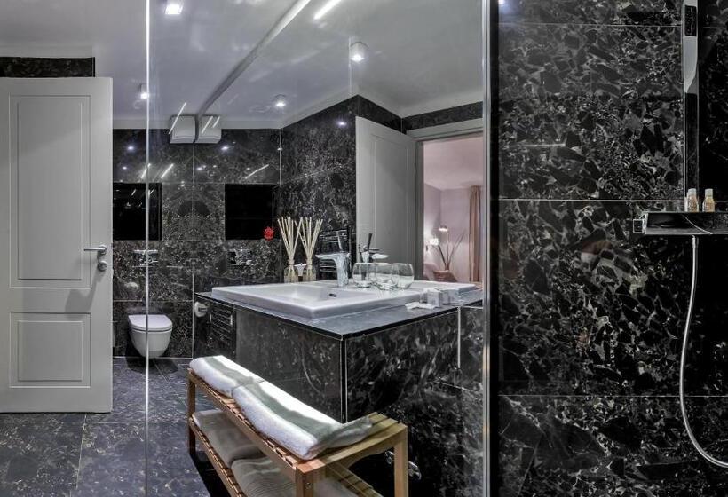 Standard Room, Heritage Hotel 19