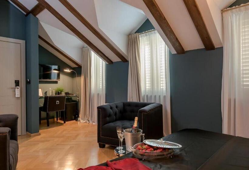 Penthouse Suite, Heritage Hotel 19