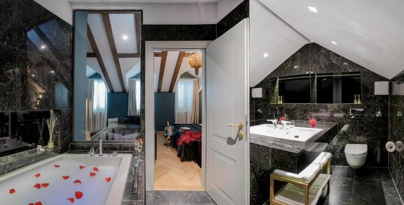 Penthouse Suite, Heritage Hotel 19