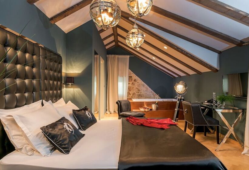 Penthouse Suite, Heritage Hotel 19