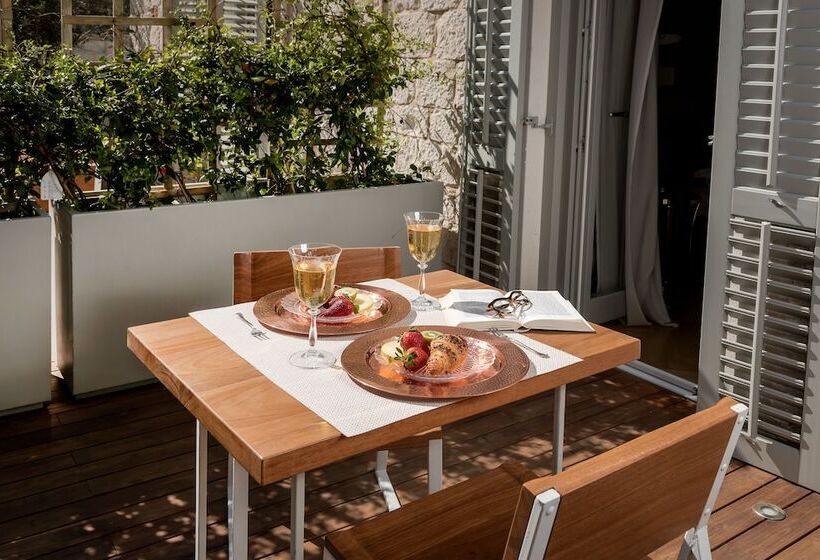 Standard Room with Balcony, Heritage Hotel 19