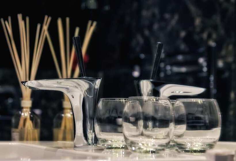 Standard Room, Heritage Hotel 19