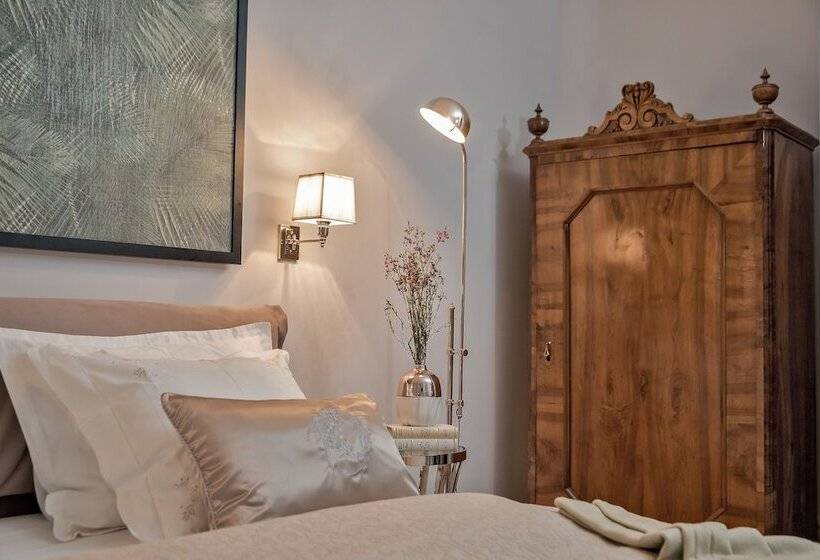 Standard Room, Heritage Hotel 19