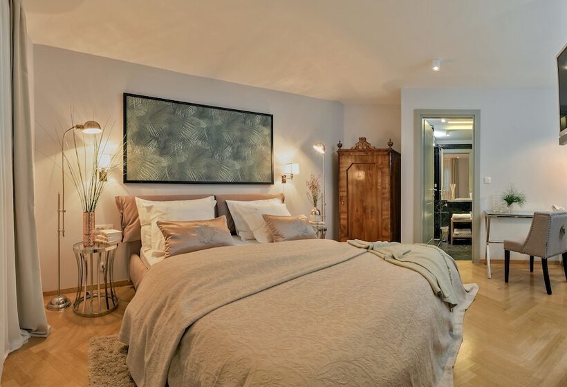 Standard Room, Heritage Hotel 19